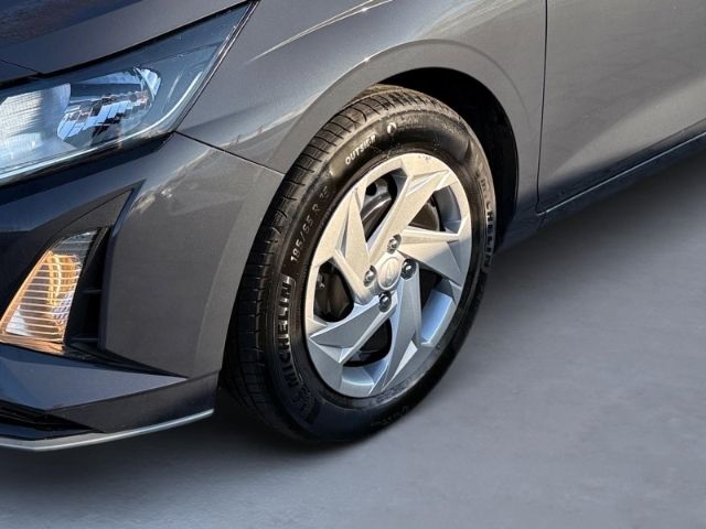 Fahrzeugabbildung Hyundai i20 Essential 1.0 T-GDI +CARPLAY+TEMPOMAT+SHZ+RF