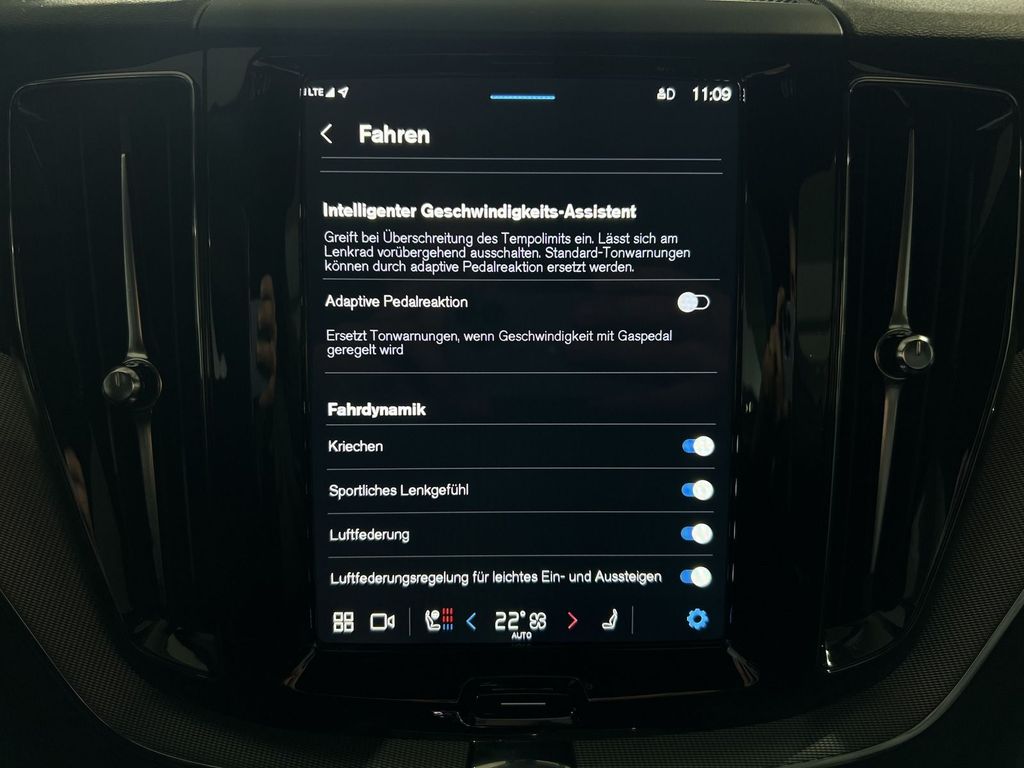 Volvo XC60 T6 Plus Black Edition Recharge AWD B&W HUD