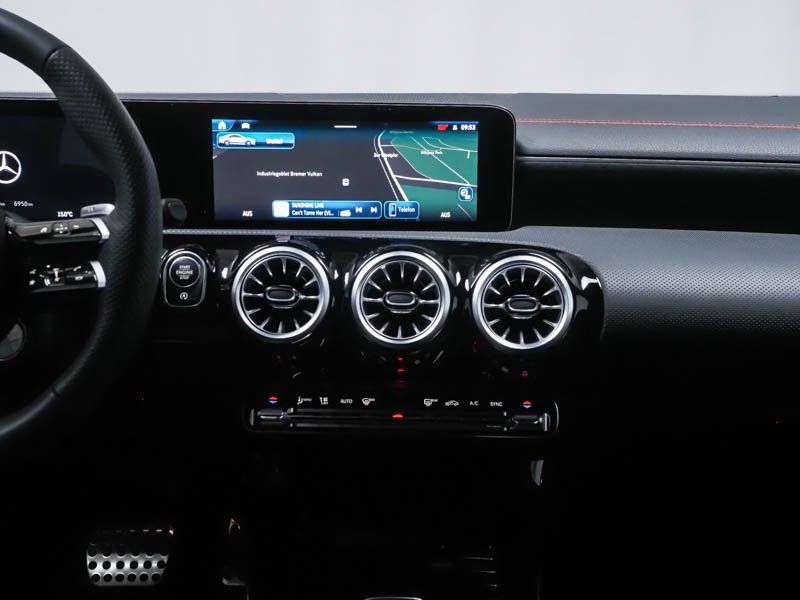 Fahrzeugabbildung Mercedes-Benz CLA 35 4M AMG Premium*Pano*Distro*Totwink*MBeam*