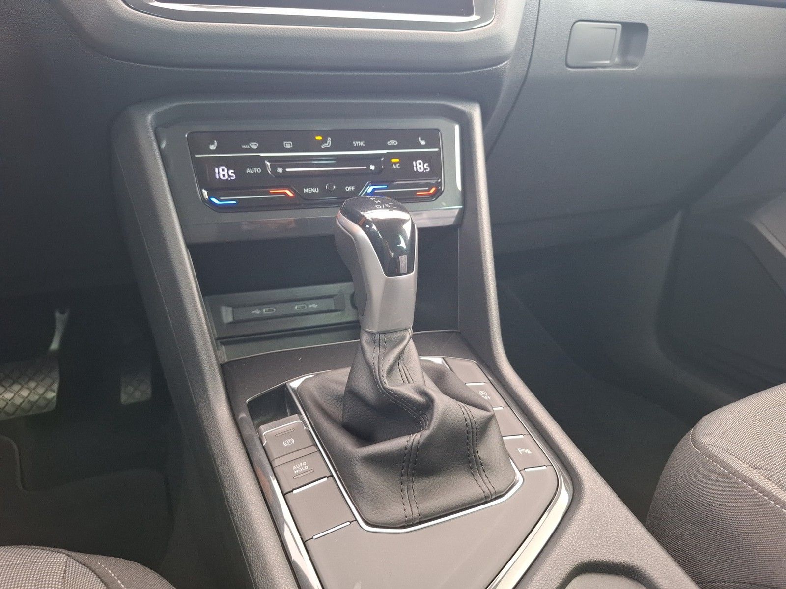 VW Tiguan 1.5 TSI Life DSG / LED / APP-CONNECT / SI - Image 14