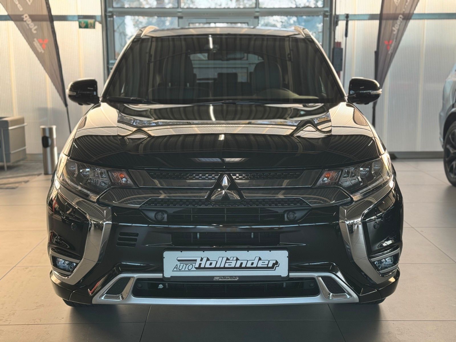 Fahrzeugabbildung Mitsubishi PHEV Outlander 4WD TOP AHK 1.HAND GJR