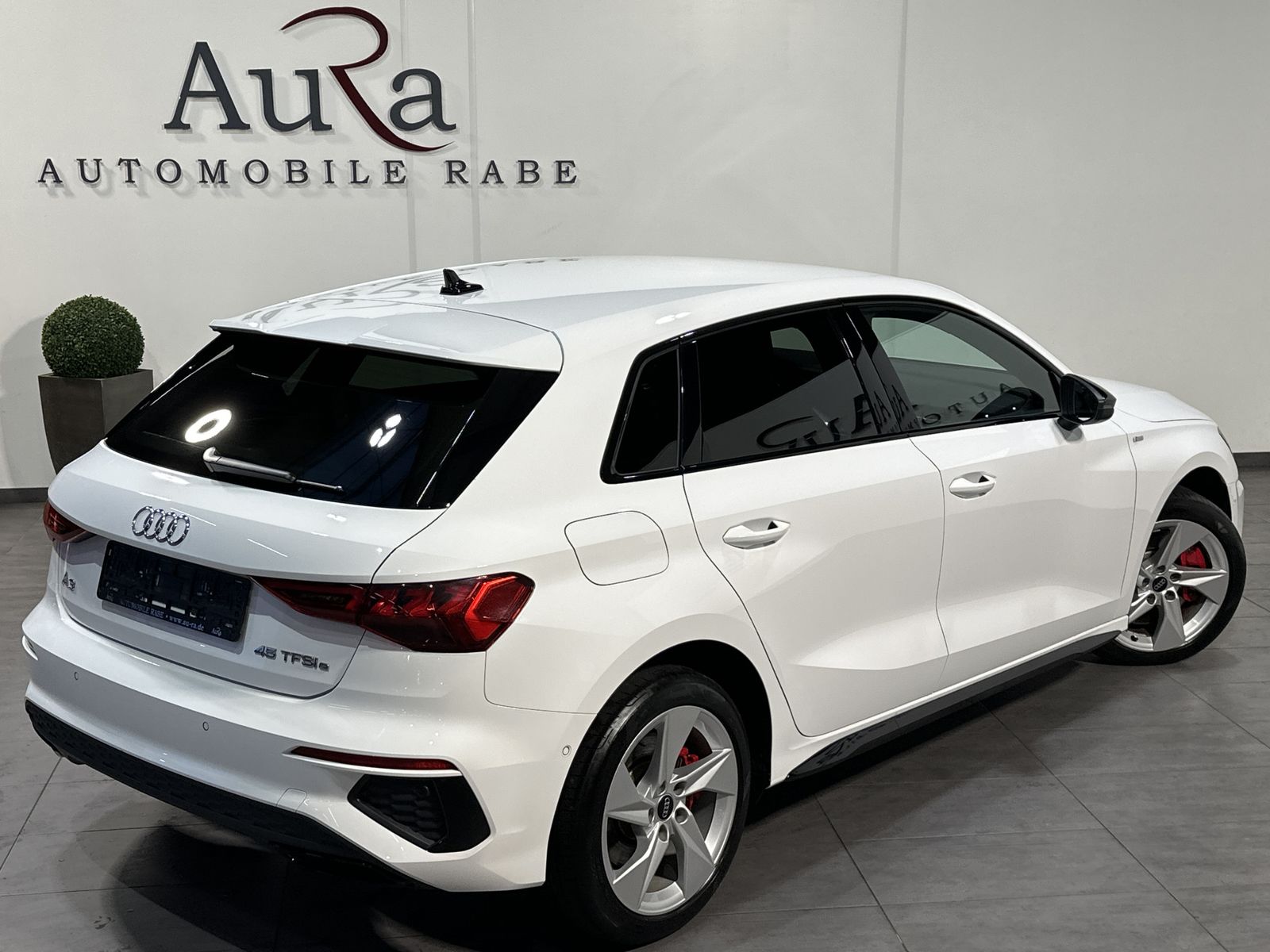 Fahrzeugabbildung Audi A3 SpB 45 TFSIe S-Line NAV+LED+ACC+DSP+AMBIENTE