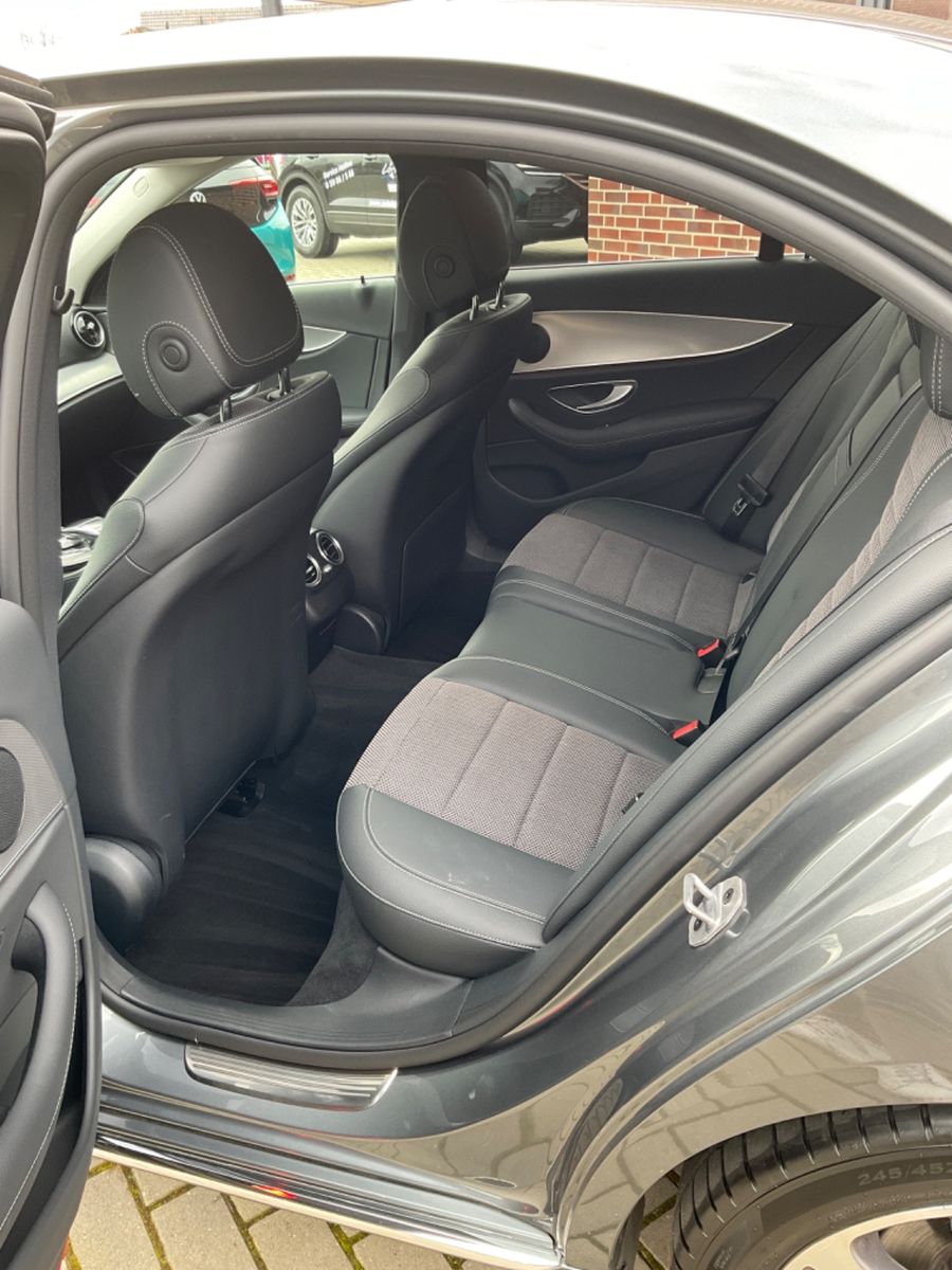 Fahrzeugabbildung Mercedes-Benz E 220 d Limo,Autom,Kamera,Comand,LED,17
