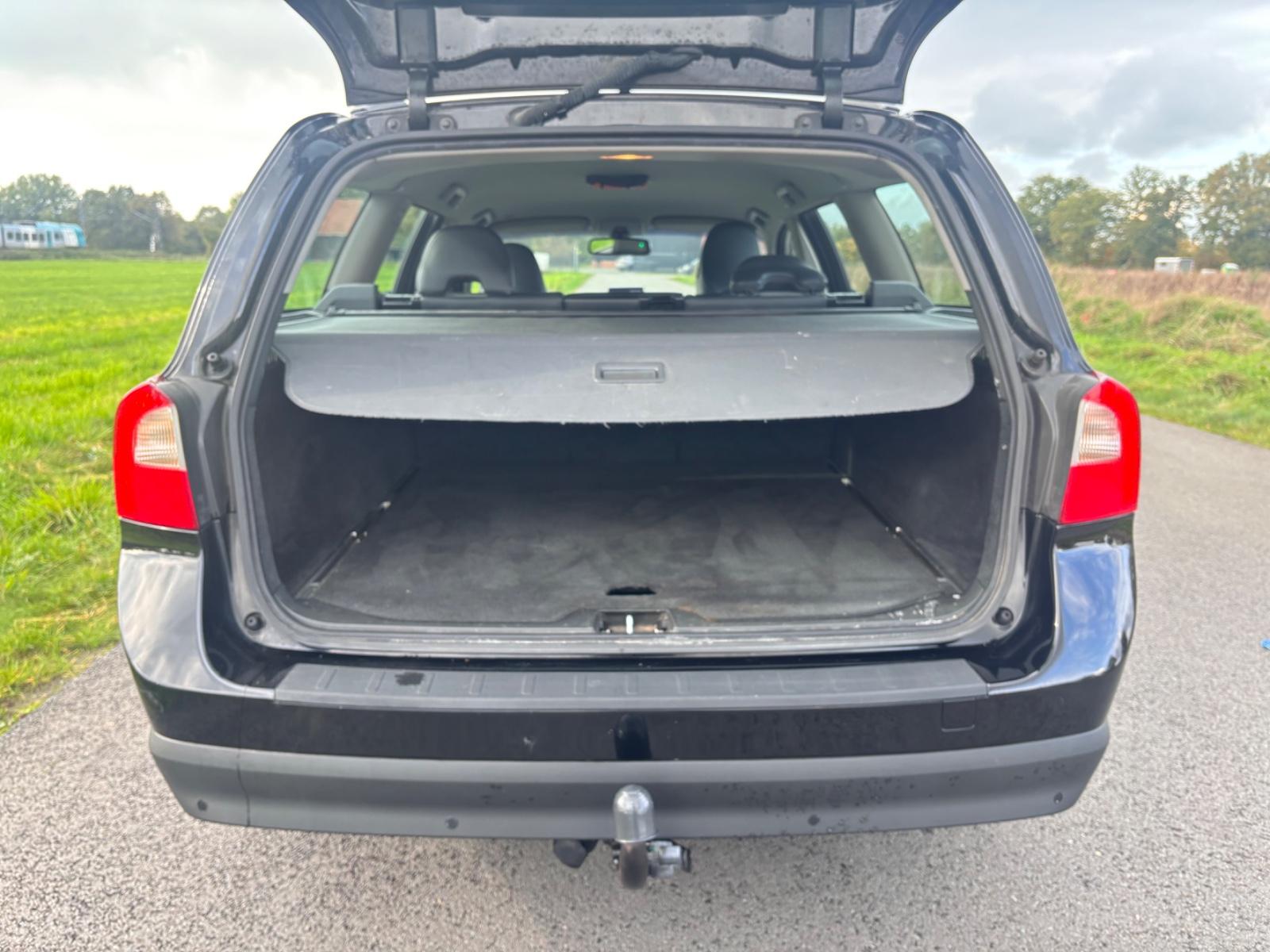 Volvo V70 2010 — photo 13