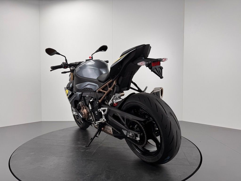 Fahrzeugabbildung BMW S1000 R *NEUWERTIGER *1. HAND