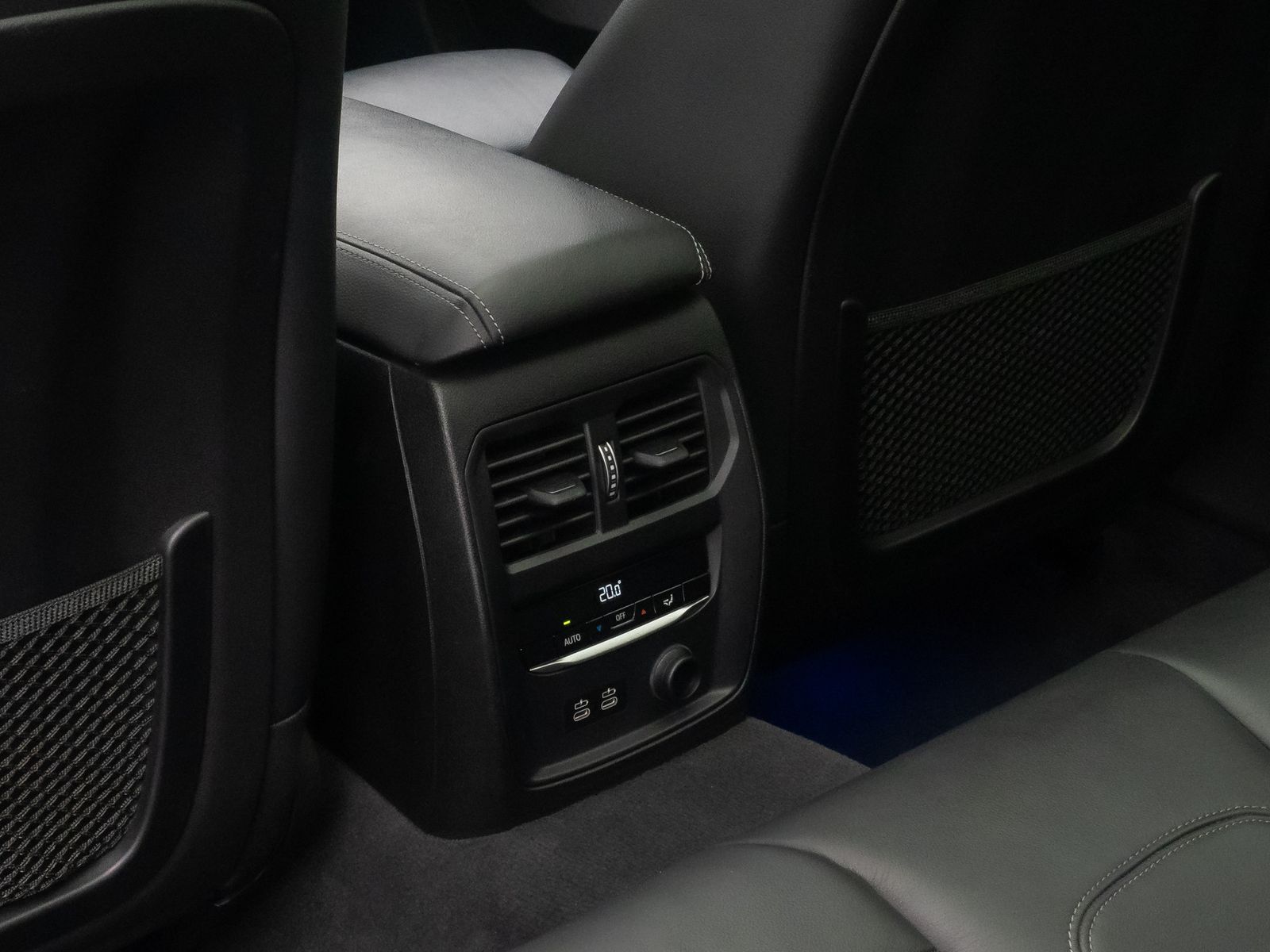 Fahrzeugabbildung BMW 330d M Sport Panorama HUD DAB Laser HiFi AHK