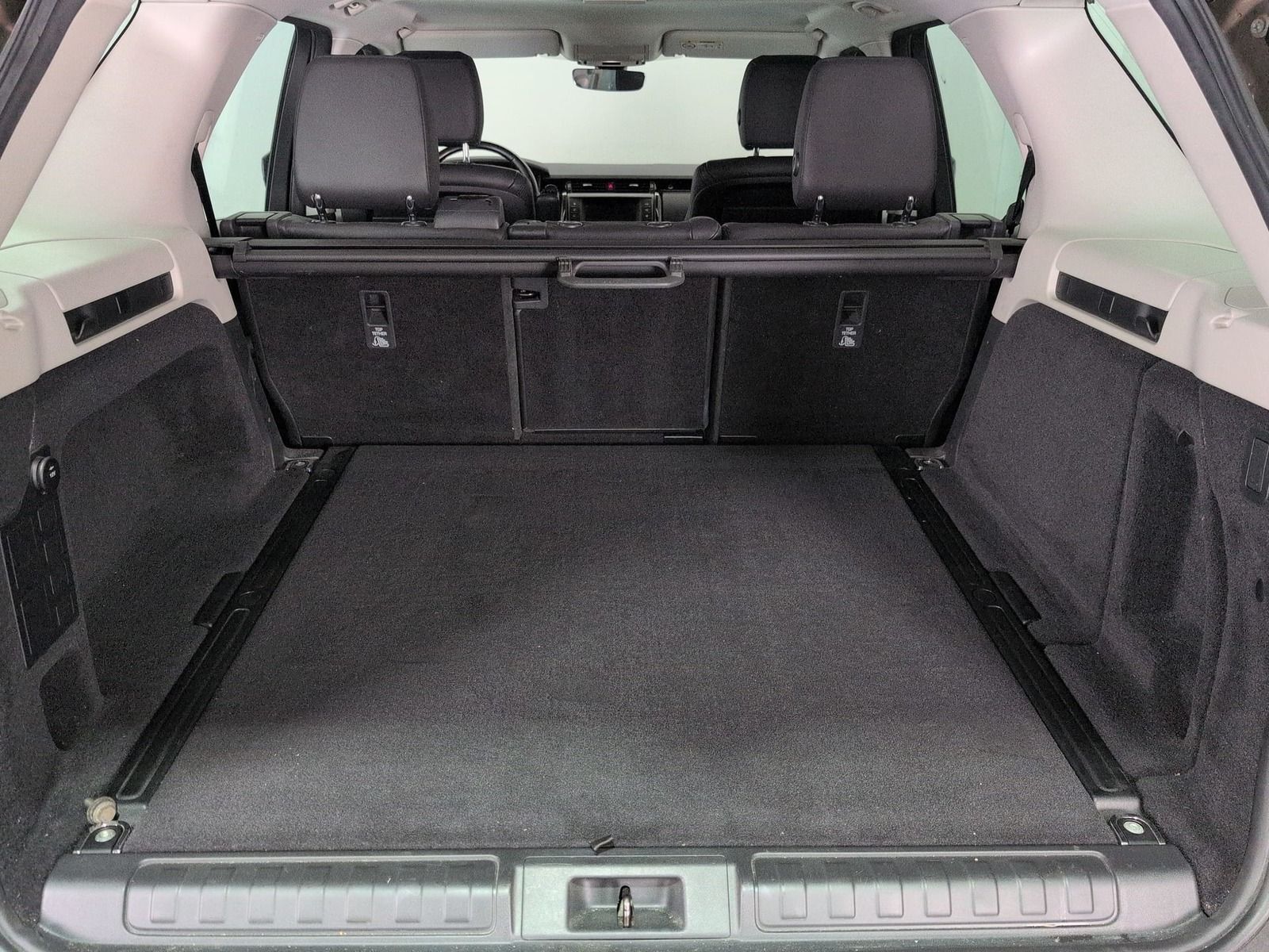 Fahrzeugabbildung Land Rover Discovery 5 2.0 TD4 SE * Leder * AHK * Navi*