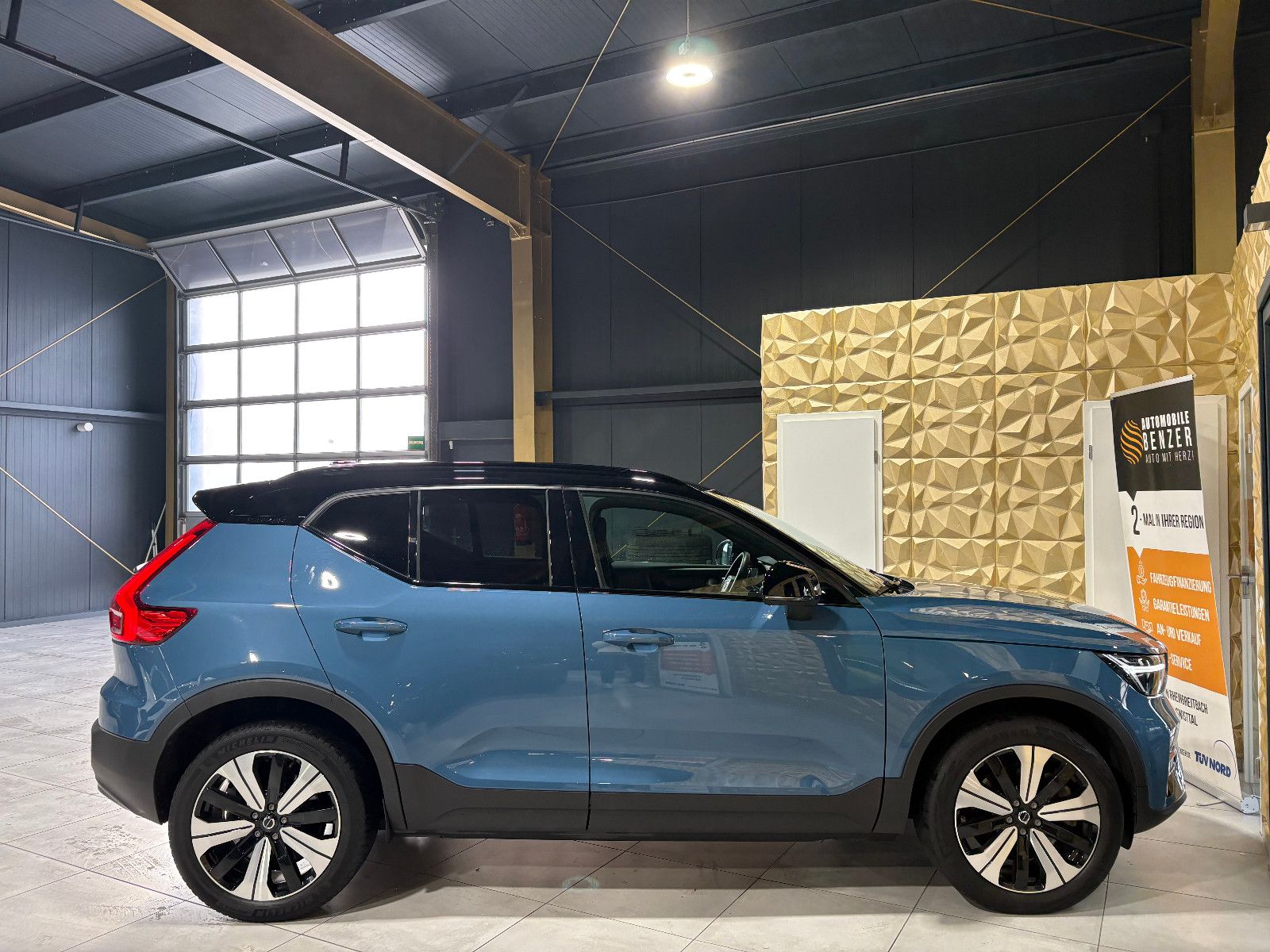 Fahrzeugabbildung Volvo XC 40 Core Plus Recharge Electric/KAMERA/CARPLAY