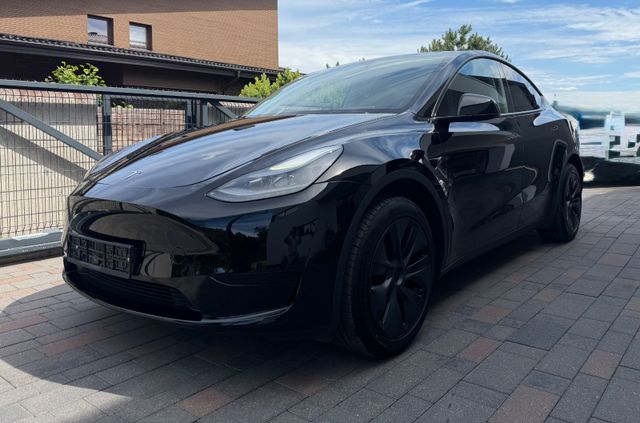 TESLA Model Y Long Range RWD - 16641km
