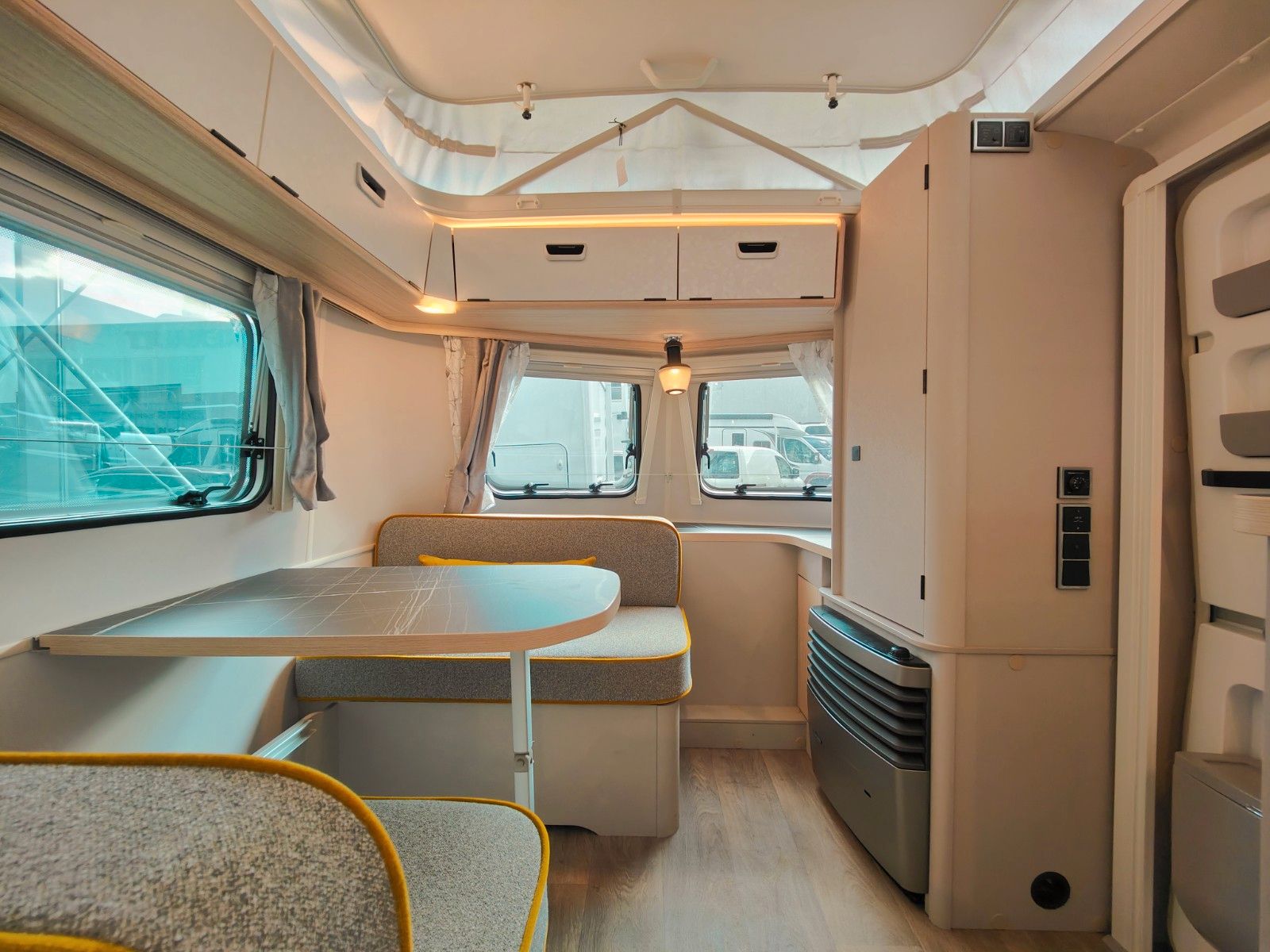 Fahrzeugabbildung HYMER / ERIBA / HYMERCAR Touring 550 Urban - SIE SPAREN 3.704€ !!! -