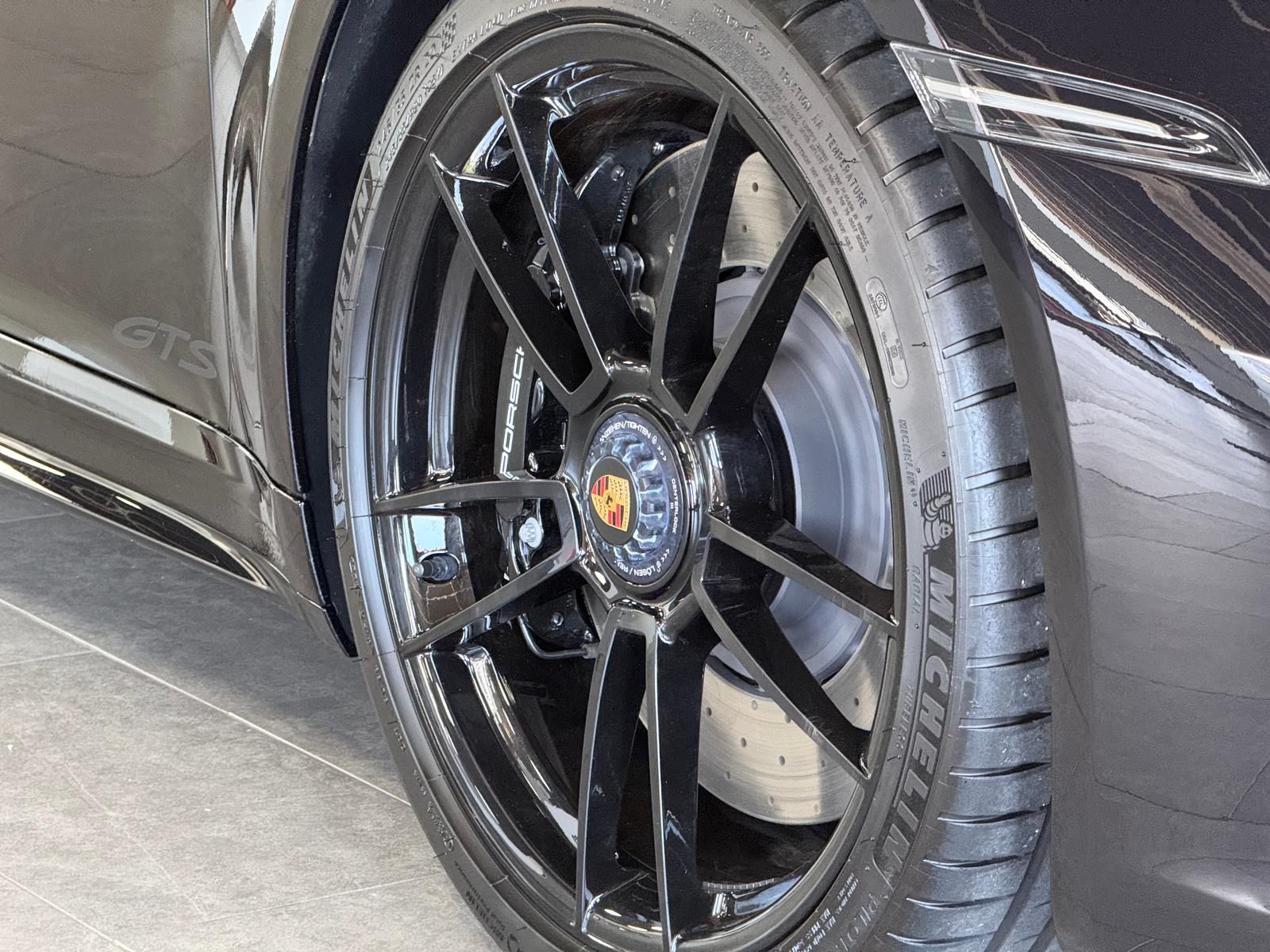 Porsche 992 Cabrio 4 GTS Sport-Design Carbon 18-Wege foto 5
