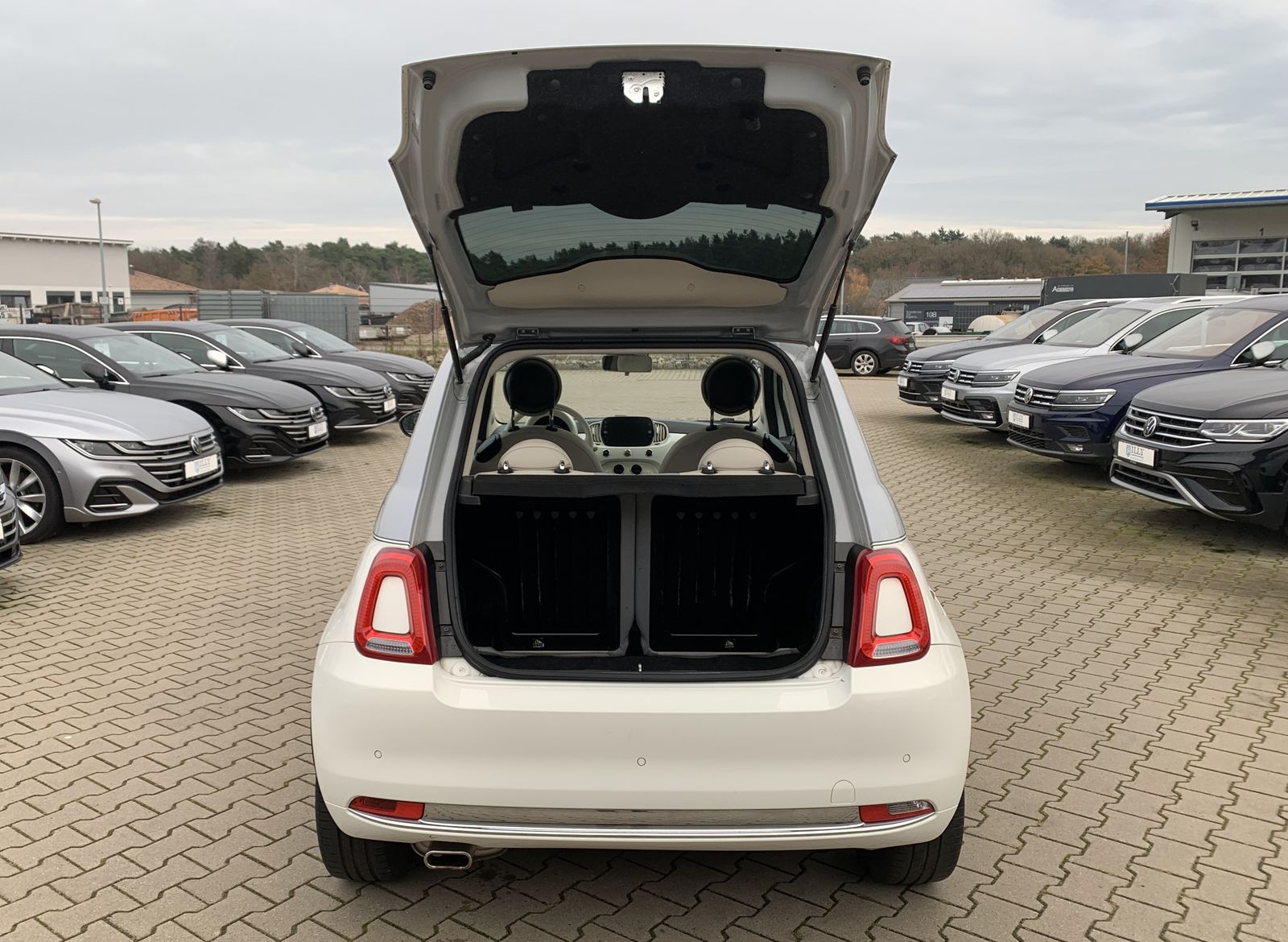 Fahrzeugabbildung Fiat 500 1.2*Collezione*CarPlay*PDC*Glasdach*Temp*