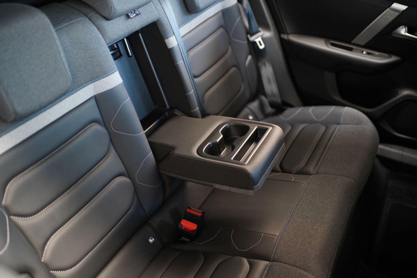 Fahrzeugabbildung Citroën C4 PureTech 130 Max Sitzheizung Navi DAB Klima