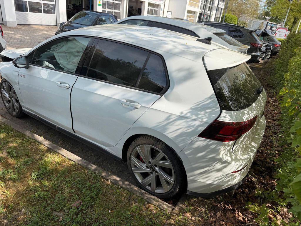 VW Golf VIII GTI/HARMAN KARDON/ BUSINESS PAKET VW Golf VIII GTI/HARMAN KARDON/ BUSINESS PAKET