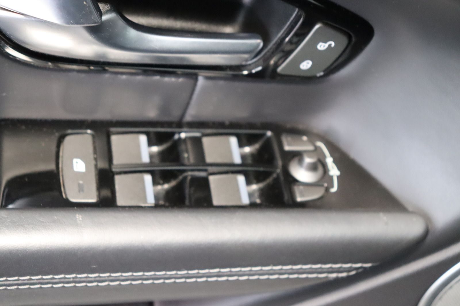 Fahrzeugabbildung Land Rover Range Rover Evoque 2.0 i4D HSE Dynamic