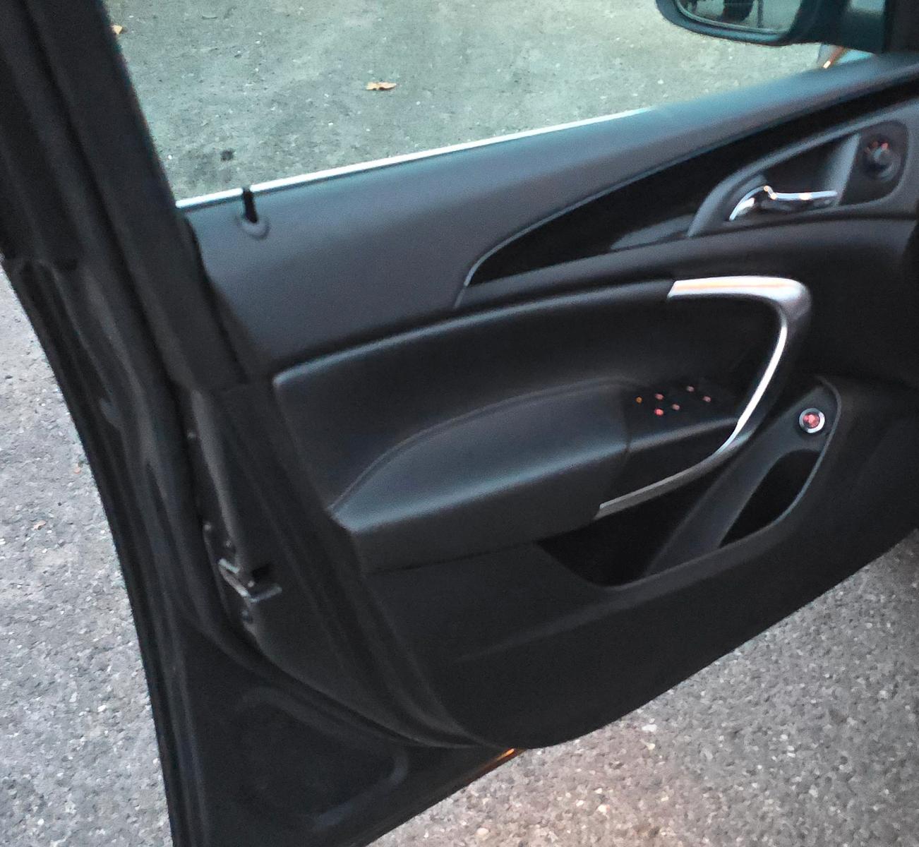 Opel Insignia 2011 — photo 15