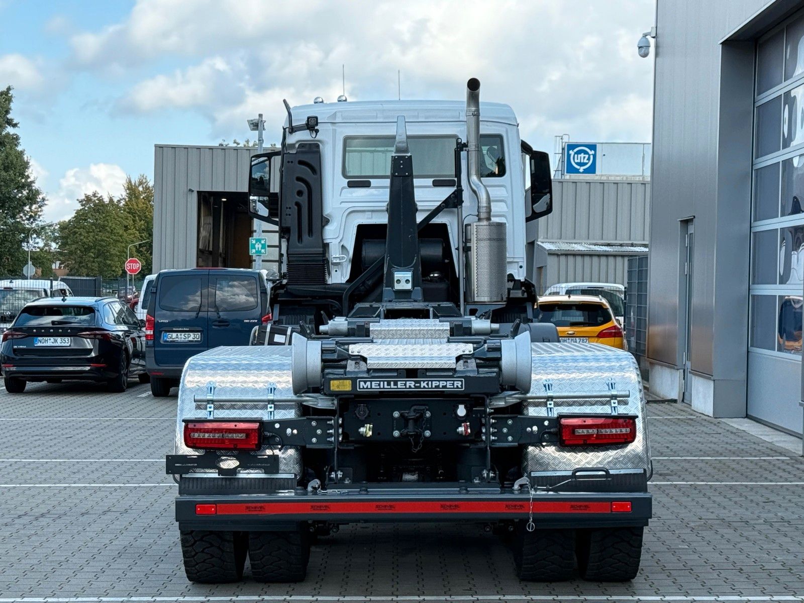 Fahrzeugabbildung MAN TGS 35.520 8x4 BL Abrollkipper MEILLER 26.65-TSL