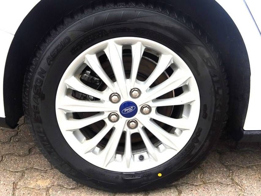 Fahrzeugabbildung Ford Focus Turnier 1.0 EcoBoost Automatik  Titanium