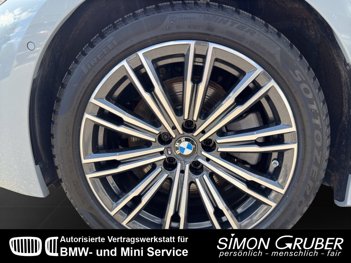 Fahrzeugabbildung BMW 330e Touring M Sport Live Prof Innovation HUD