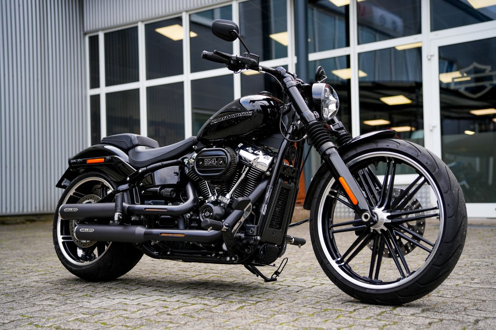 Fahrzeugabbildung Harley-Davidson FXBRS Breakout 114 cui - Miller - Black Black