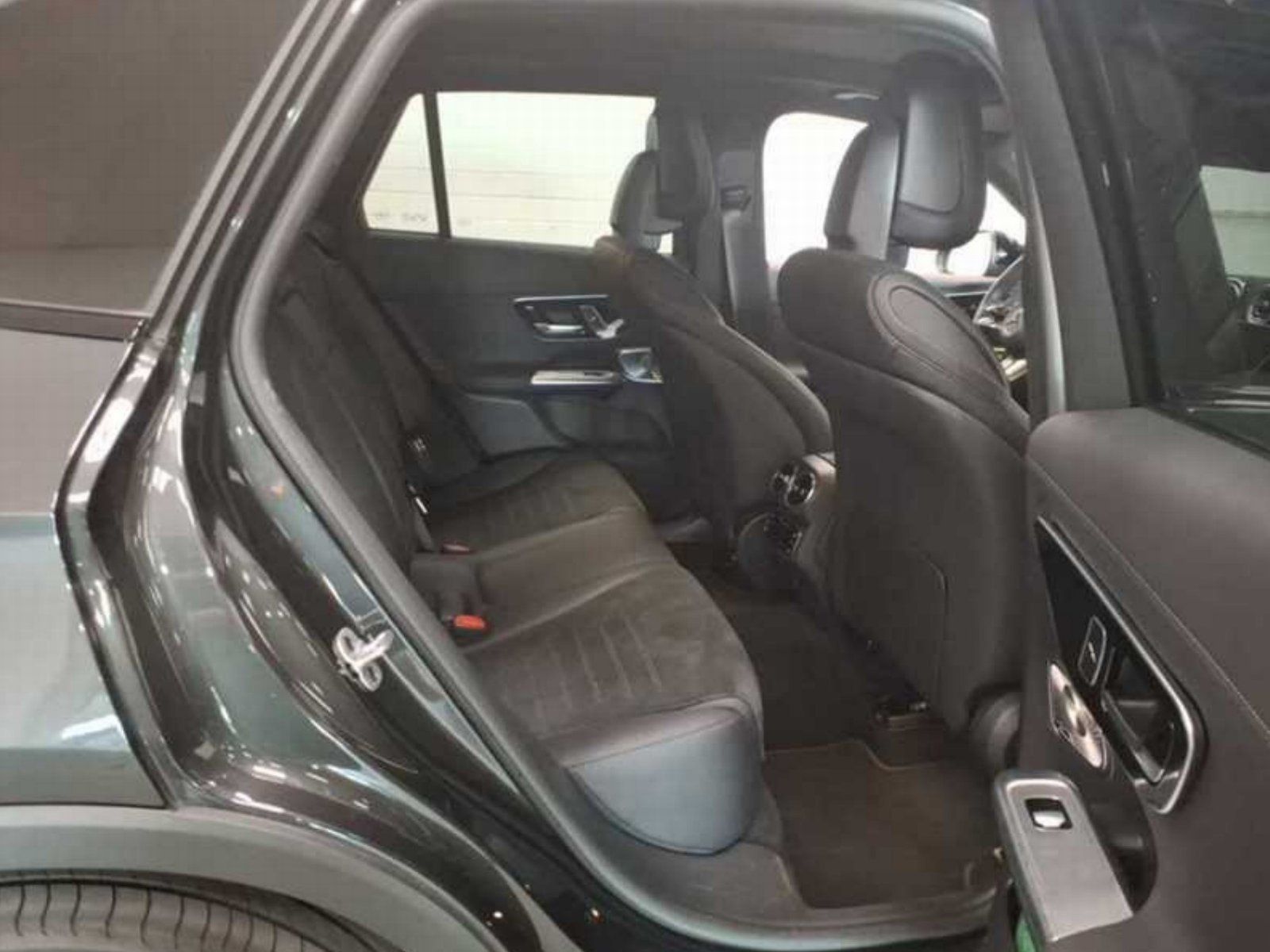 Fahrzeugabbildung Mercedes-Benz GLC450d AMG Prem+ DISTRO Pano AHK Memo HUD KeyGo