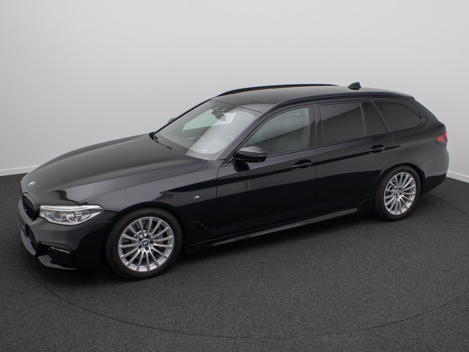 Fahrzeugabbildung BMW 530d xD M-Paket 360° LED DAB HUD Pano NaviPro