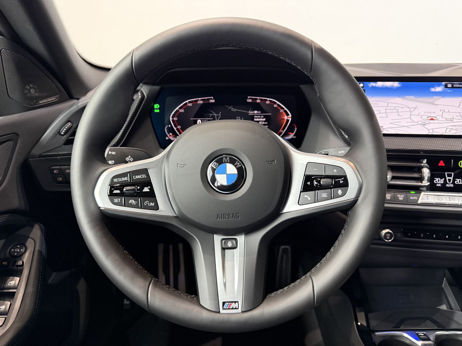 Fahrzeugabbildung BMW 218i AHK, Harman & Kardon, Lenkradheizung DAB