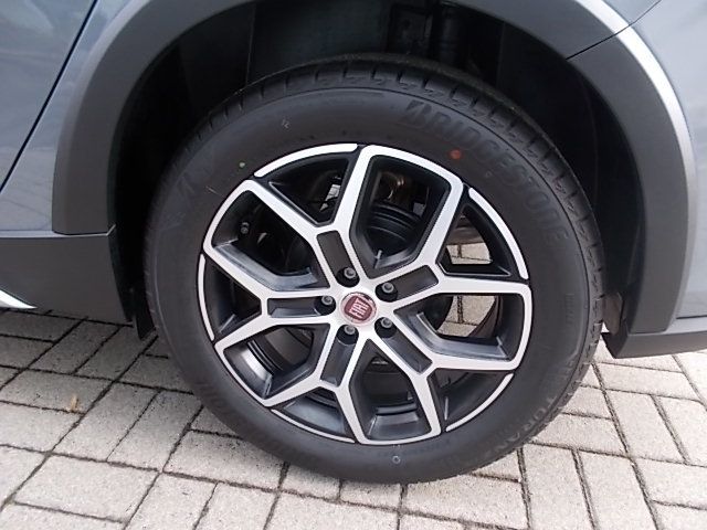 Fahrzeugabbildung Fiat Tipo Cross 1.0 + DAB + Klimaautomatik