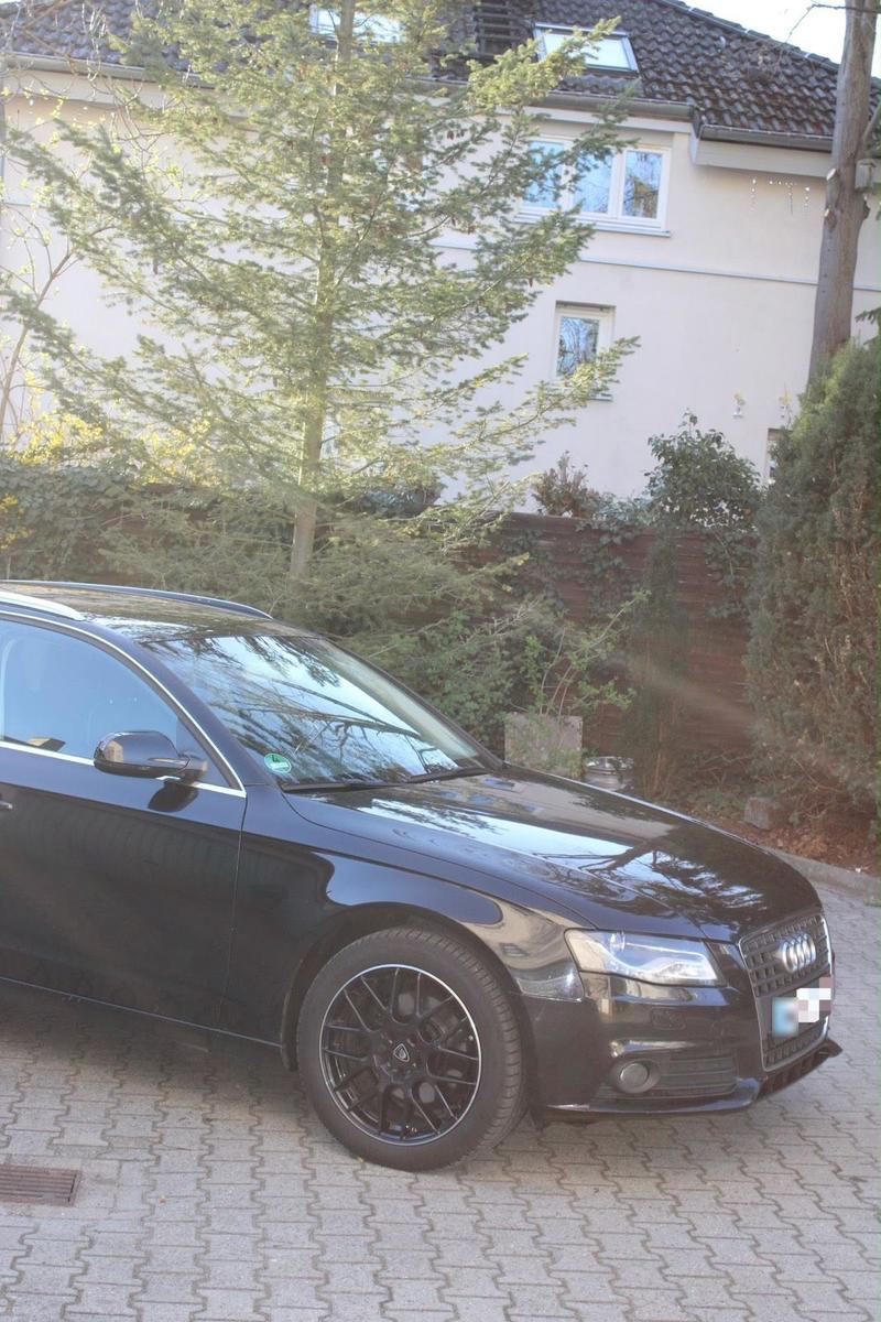 Audi A4 2010 — photo 11