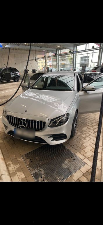 Image of Mercedes-Benz E 200