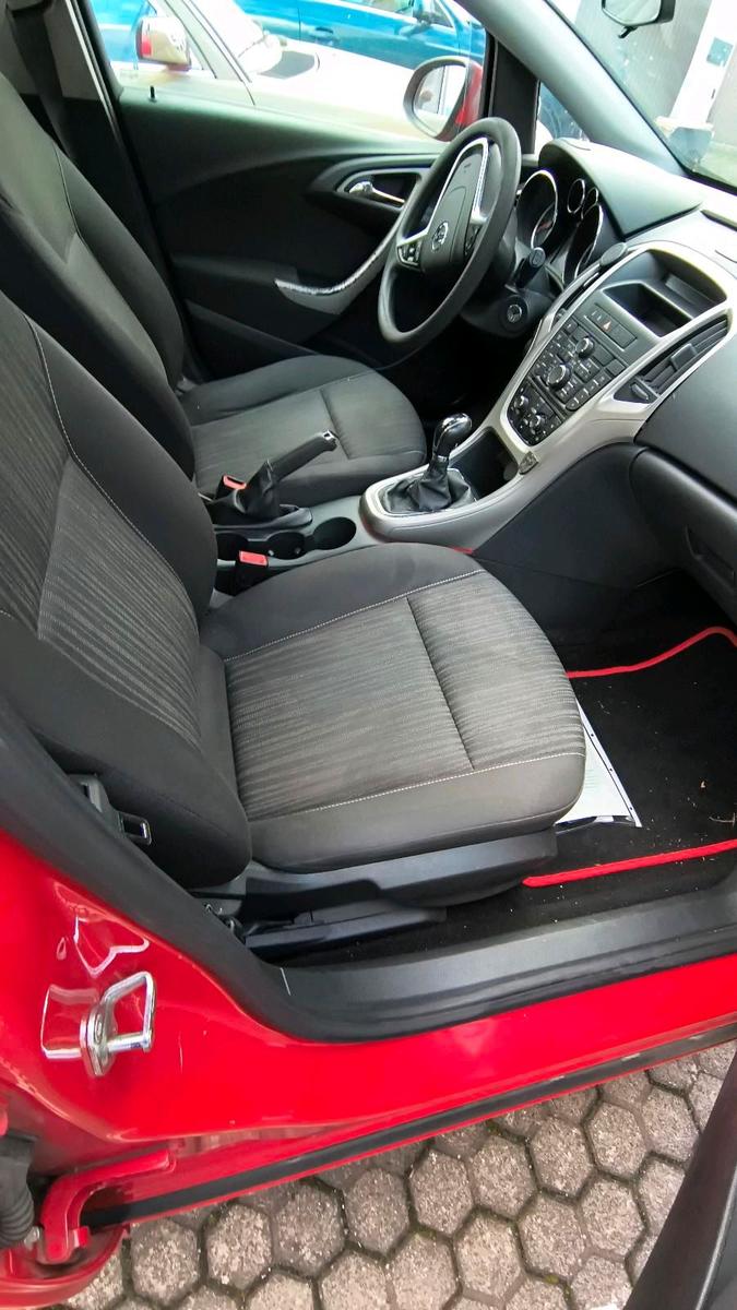 Opel Astra 2012 — engine 110 HP (81kW)