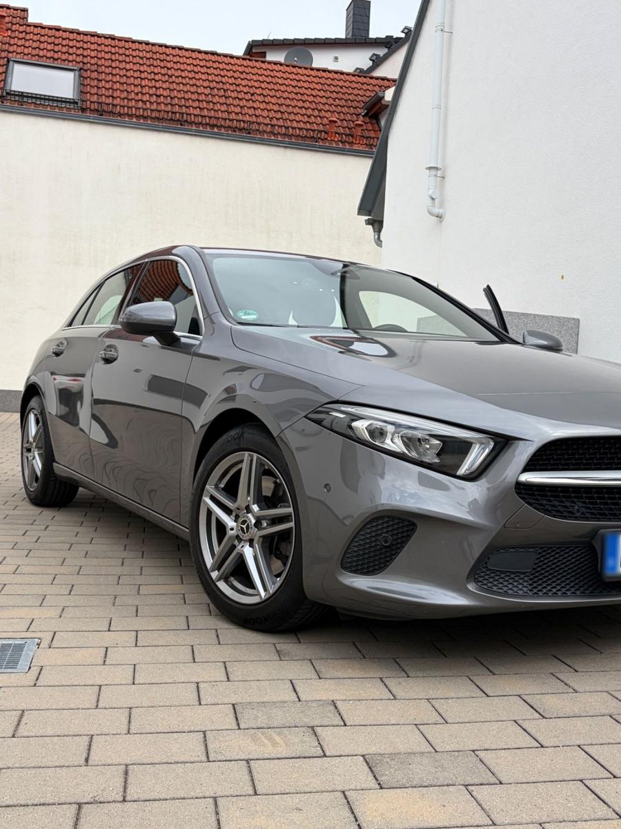 Mercedes-Benz A 220