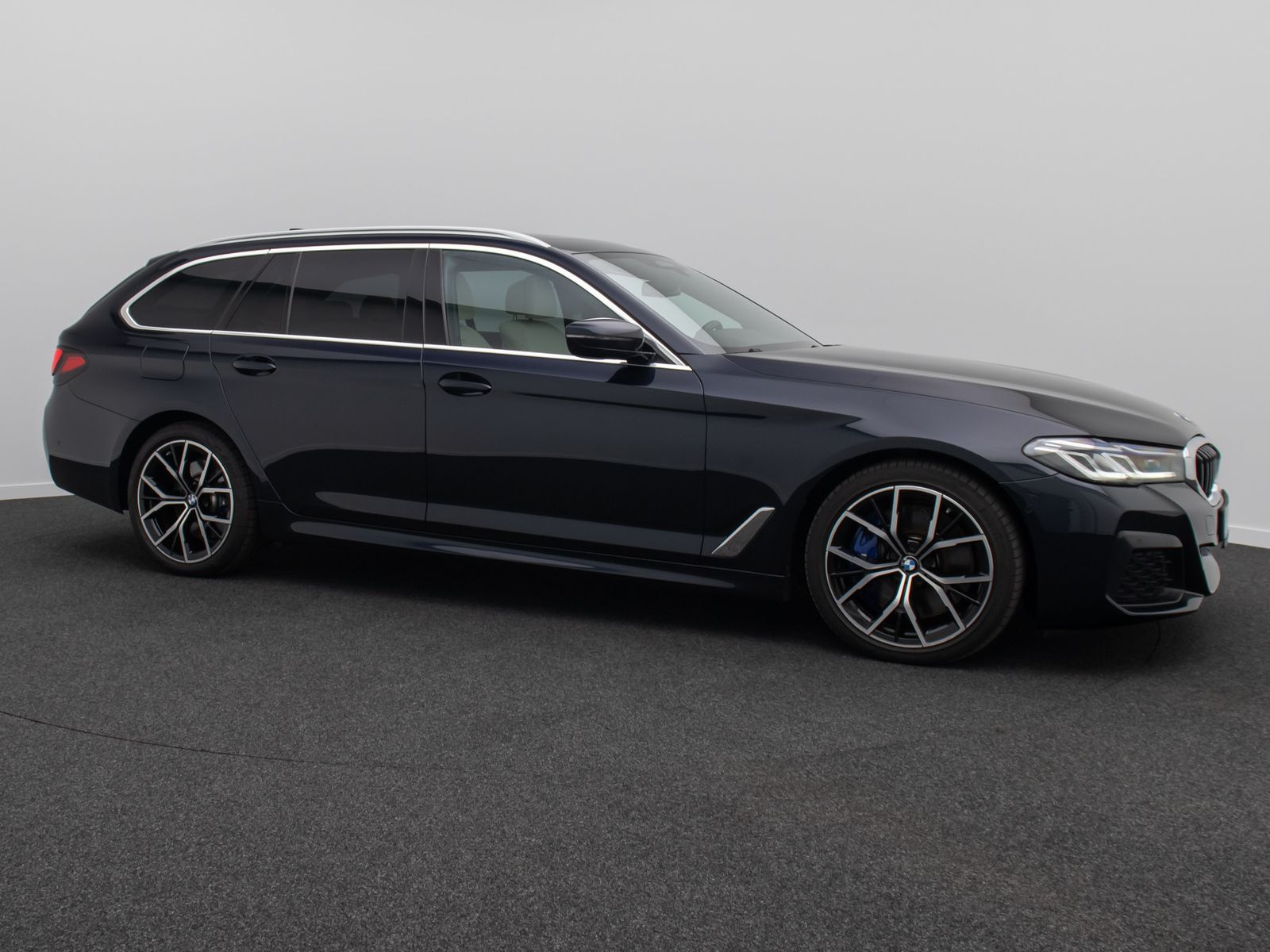Fahrzeugabbildung BMW 530d M Sport Laser 4xKlima Panorama DAB HUD 19"