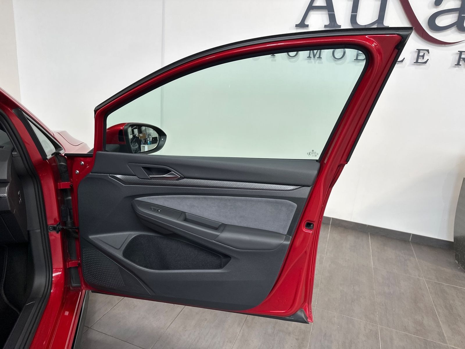 Fahrzeugabbildung Volkswagen Golf Variant 2.0 TDI DSG R-Line NAV+LED+AHK+ACC