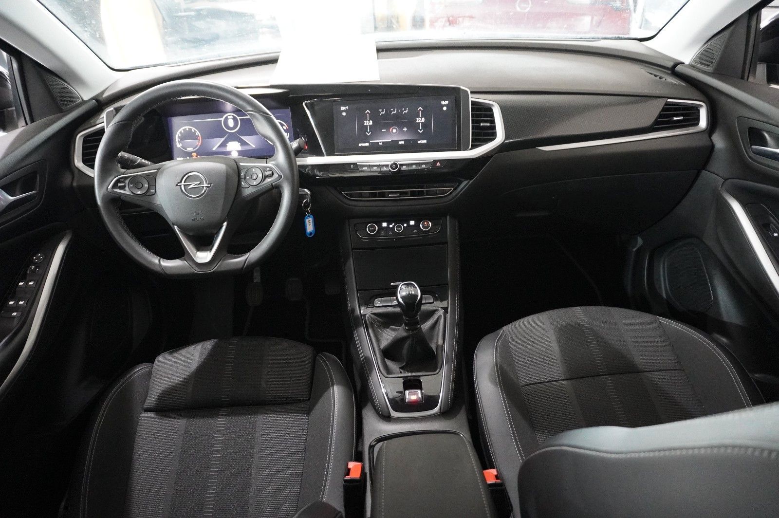 Fahrzeugabbildung Opel Grandland (X) 1.2T GS SPORT NAVI/LED/VIRT./DAB+
