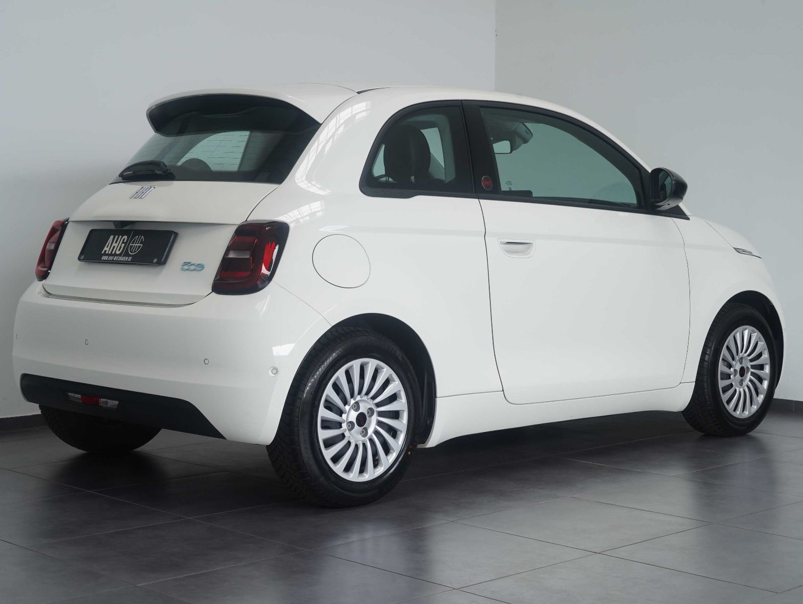 Fahrzeugabbildung Fiat 500e Red 70KW/23,8kWh/DC-LADEN/KAMERA