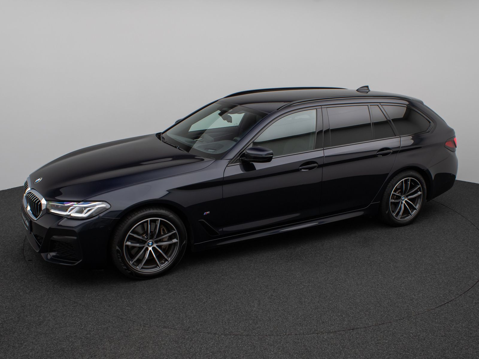 Fahrzeugabbildung BMW 530d xD M Sport Kamera Laser HUD DAB AHK Komfort