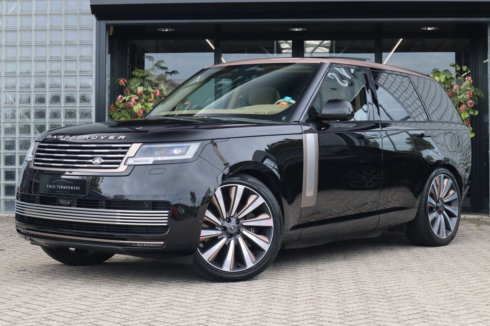 Land Rover Range Rover P550e SV | Meridian Signature Audio,