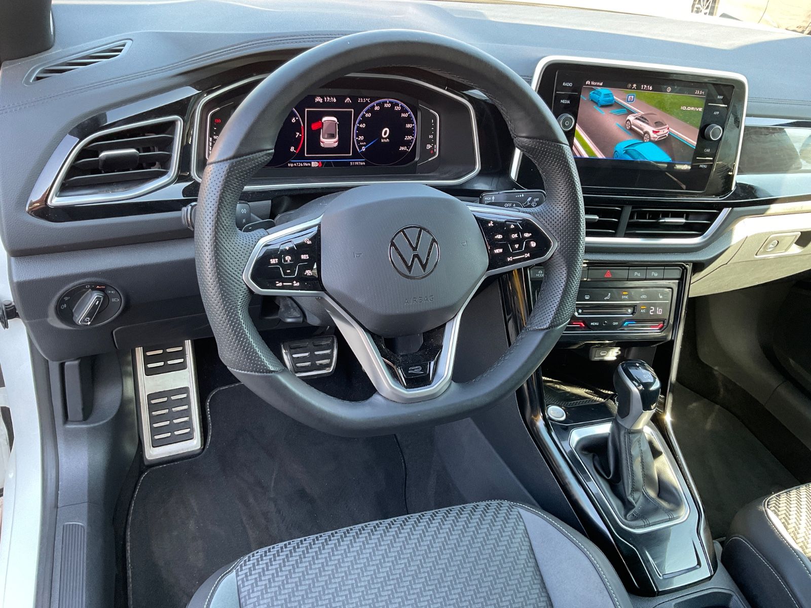 Fahrzeugabbildung Volkswagen T-Roc Cabriolet 1.5 TSI DSG R-Line,LED,ACC,Carpl