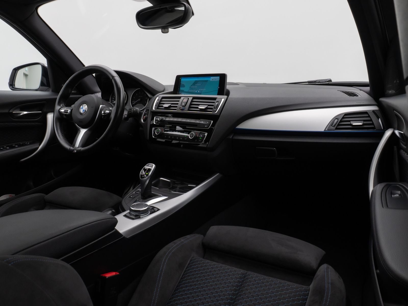 Fahrzeugabbildung BMW M135i xD Parkassist Glasdach H/K NaviPr Komfort