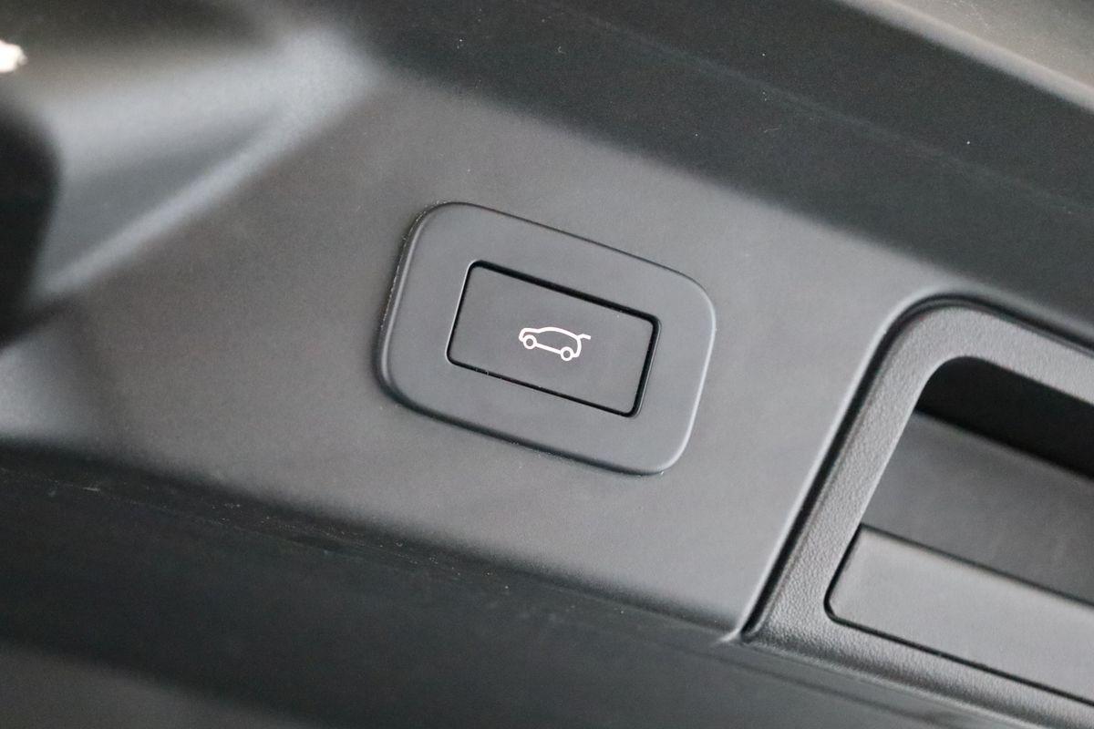 Land Rover Range Rover Velar P400 AWD R-Dynamic SE BLACK 22