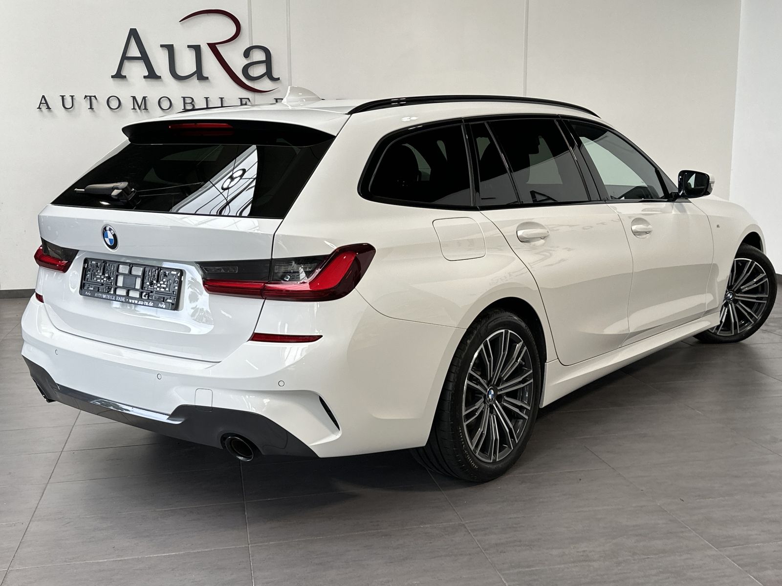 Fahrzeugabbildung BMW 320d Touring M-Sport NAV+LED+HARMAN/KARDON+18ZO