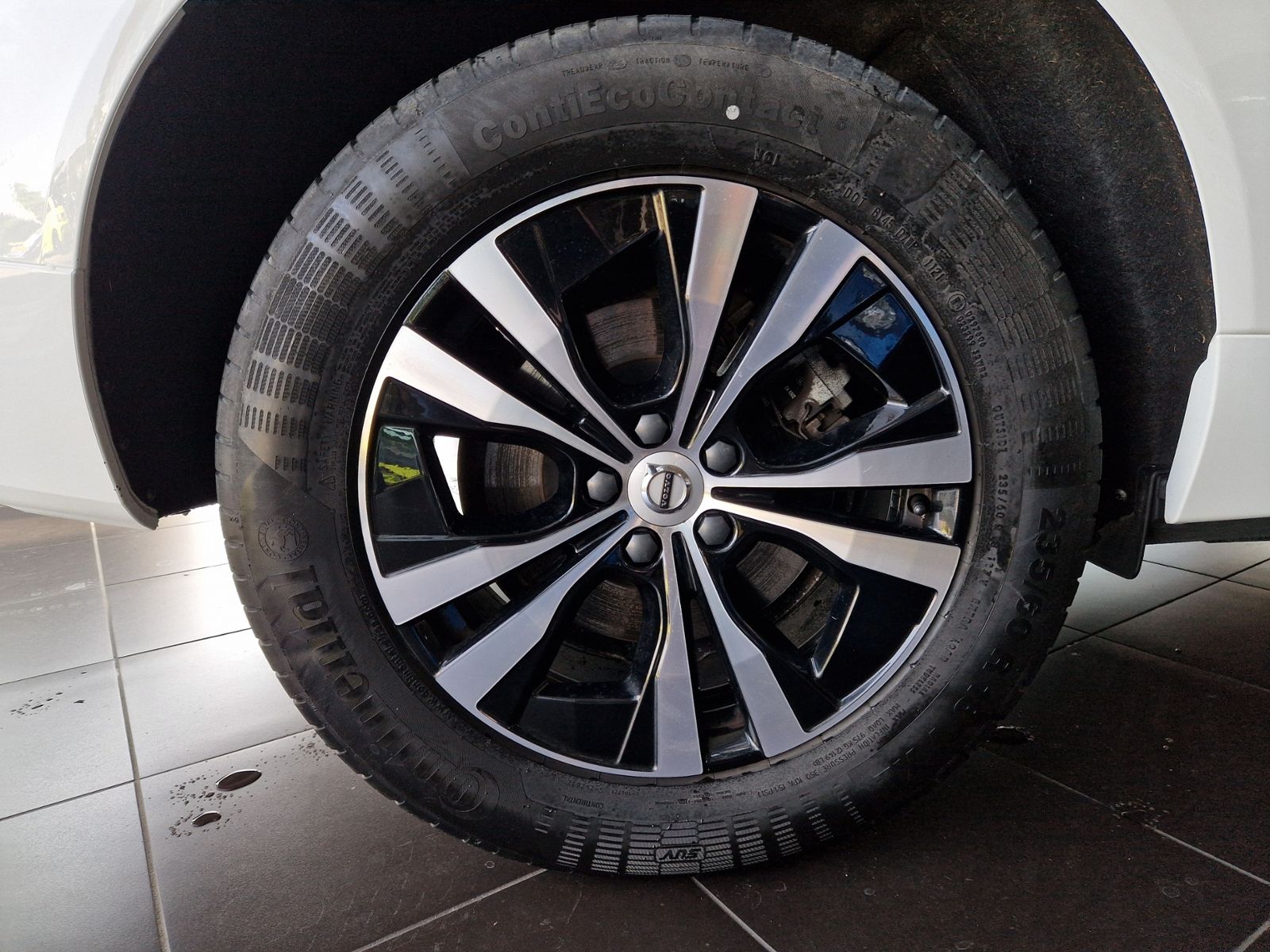 Fahrzeugabbildung Volvo XC60 Momentum Pro 2WD PANO H/K LED