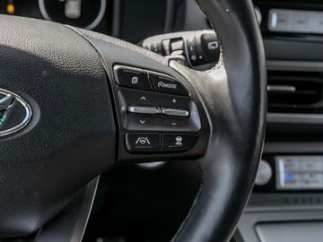 Hyundai Kona Prime Elektro 2WD Autobahnassistent Navi