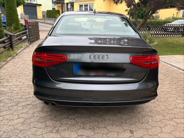 AUDI Audi A4 B8