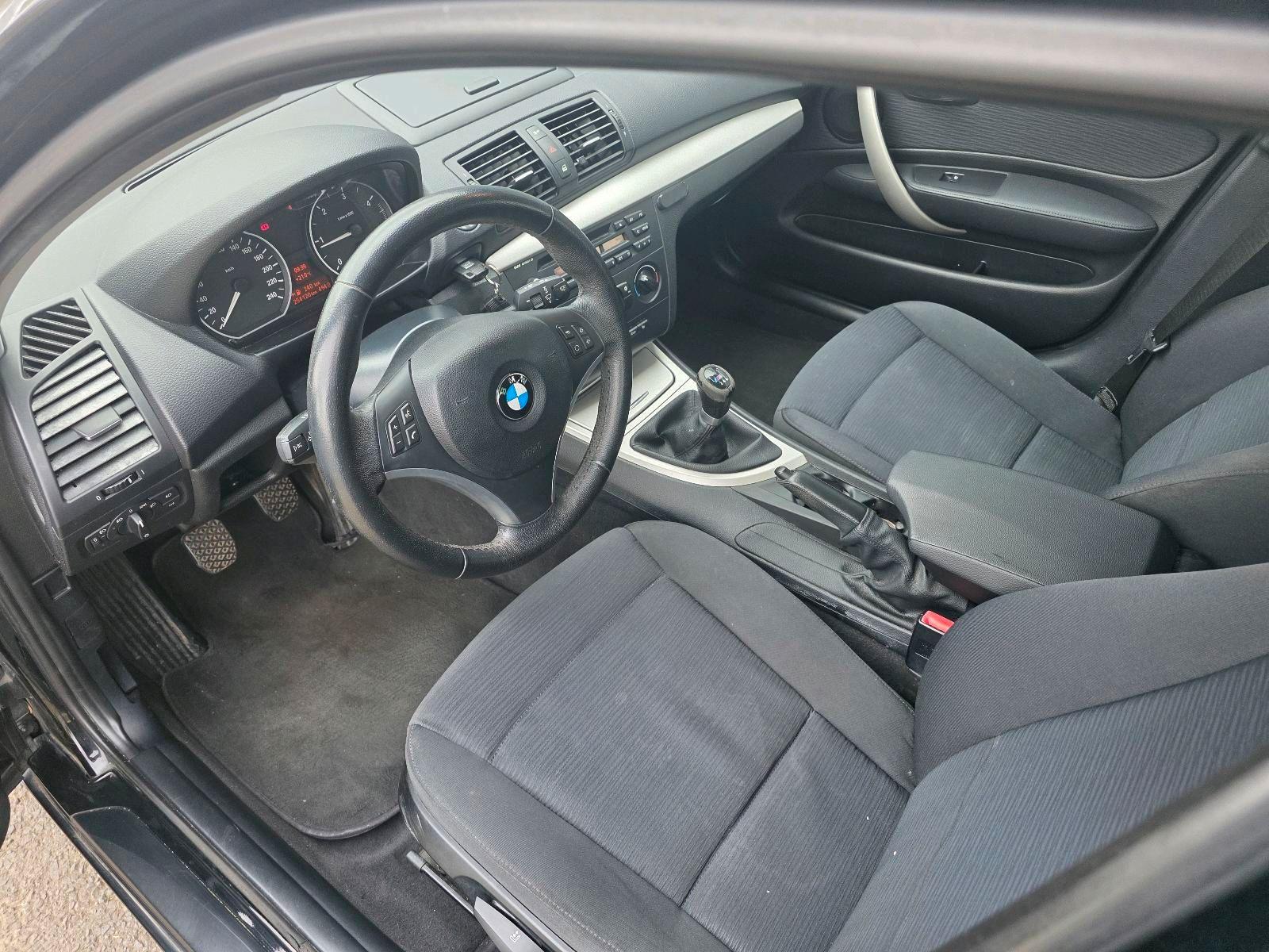 BMW 118 2011 — photo 10