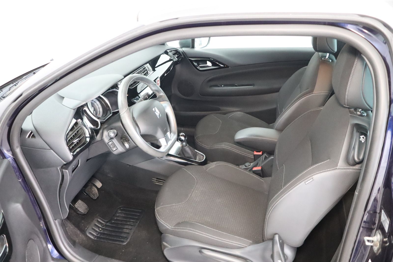 Fahrzeugabbildung Citroën DS3 * Klimaautom. * wenig Kilometer * 1. Hand