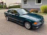 BMW 318i E36 Cabrio TÜV 10/27 - BMW 318 mit Benzin-Antrieb: Cabrio, 318i E36