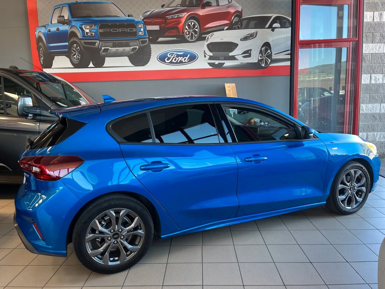 Ford Focus 1.0 EcoBoost Hybrid 125 CV 5p. ST-Lin imagem 3
