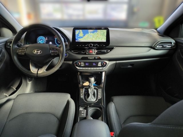 Fahrzeugabbildung Hyundai i30 FL Kombi MY25 1.5 T-GDI DCT Advantage P-Dach